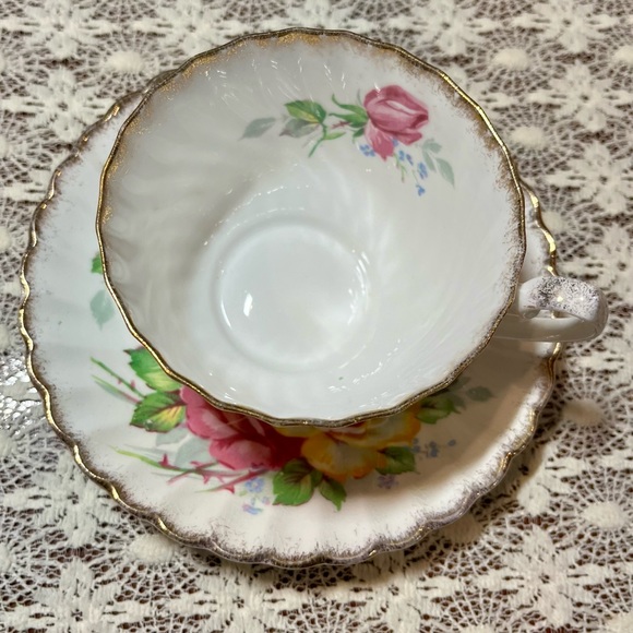 Apricot Rose Gladstone Teacup and Saucer - Picture 2 of 5